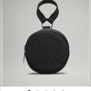 Lululemon logo pouch black NWT